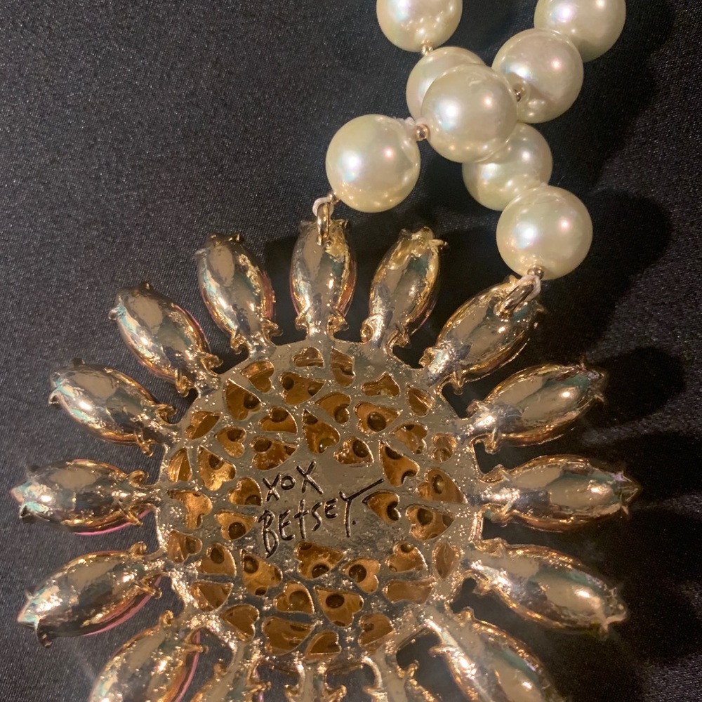 Authentic Betsey Johnson Pink and Yellow Daisy Faux Pearl Necklace - Picture 4 of 6